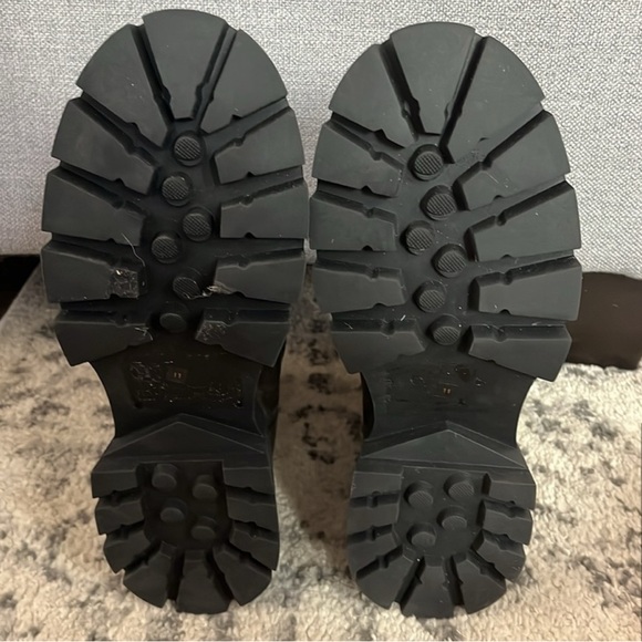 NWOT Dark Brown Steve Madden Chelsea Boots
Women's size 11 - Picture 5 of 6